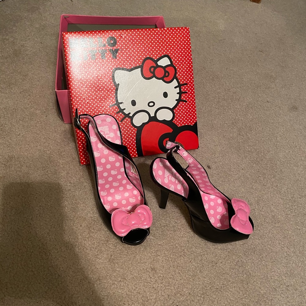 Hello Kitty Pumps